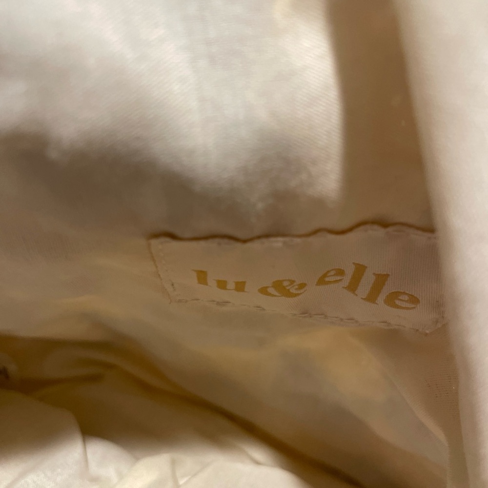 NWT Lu&Elle Woven Tan and Cream Sun-drift Tassel Bucket Bag - Picture 5 of 12